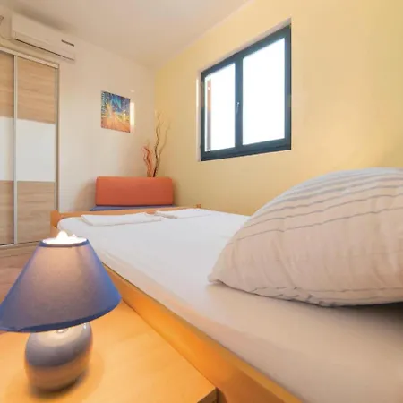Two-bedroom In 아파트 *
