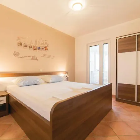 Two-bedroom In 아파트 *